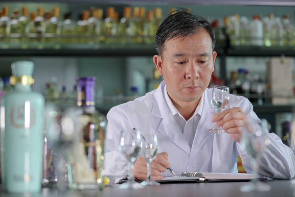 202212011339486548.jpg 杨强5_副本.jpg